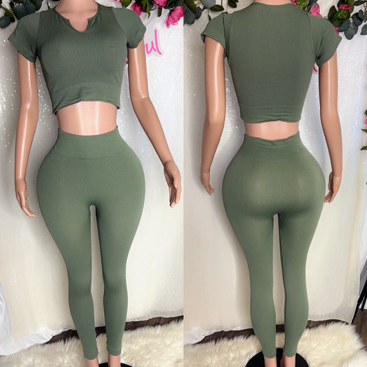 Ribbed set (Light Olive)