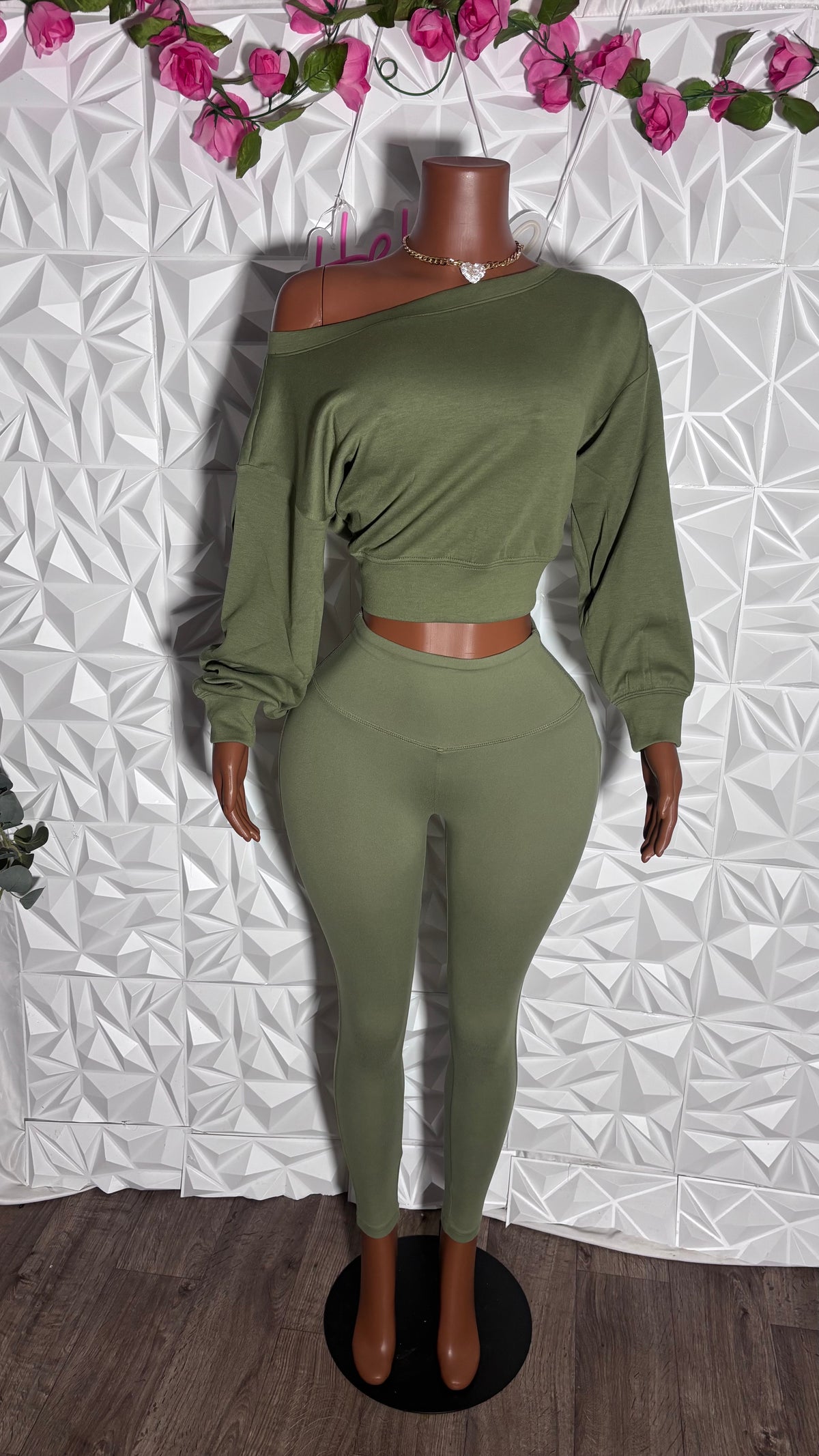 Off shoulder set (Olive)