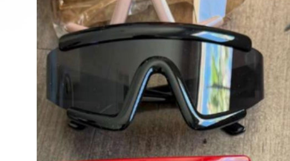 Show her off glasses